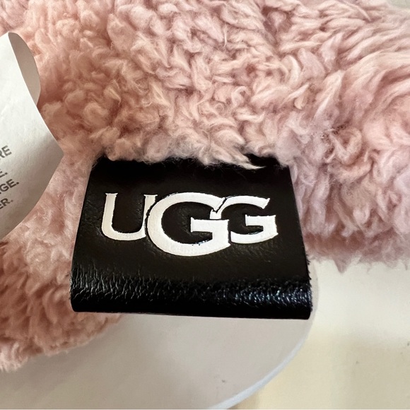 Set of 2 UGG pillows with duck feathers 20” x 20” - Picture 2 of 4